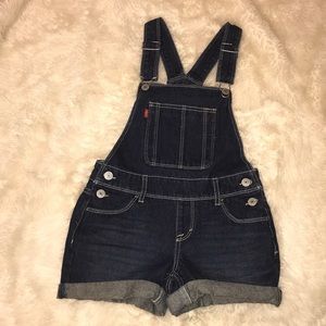 Girls Levi’s dark-washed denim overalls